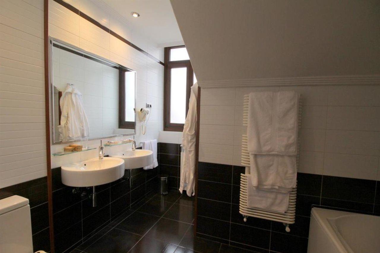 Hospedium Hotel La Casona Del Conde Noreña Zewnętrze zdjęcie