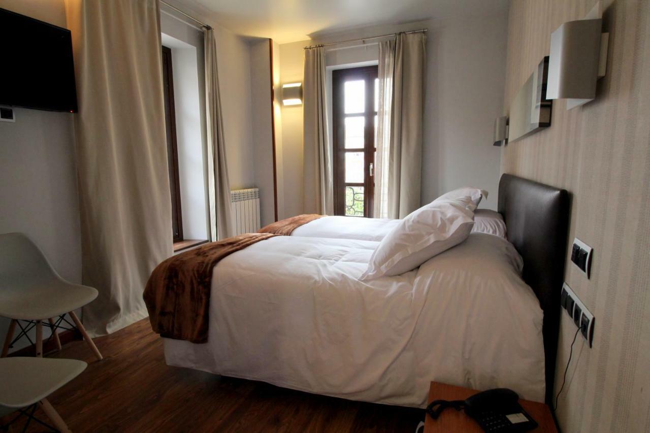 Hospedium Hotel La Casona Del Conde Noreña Zewnętrze zdjęcie