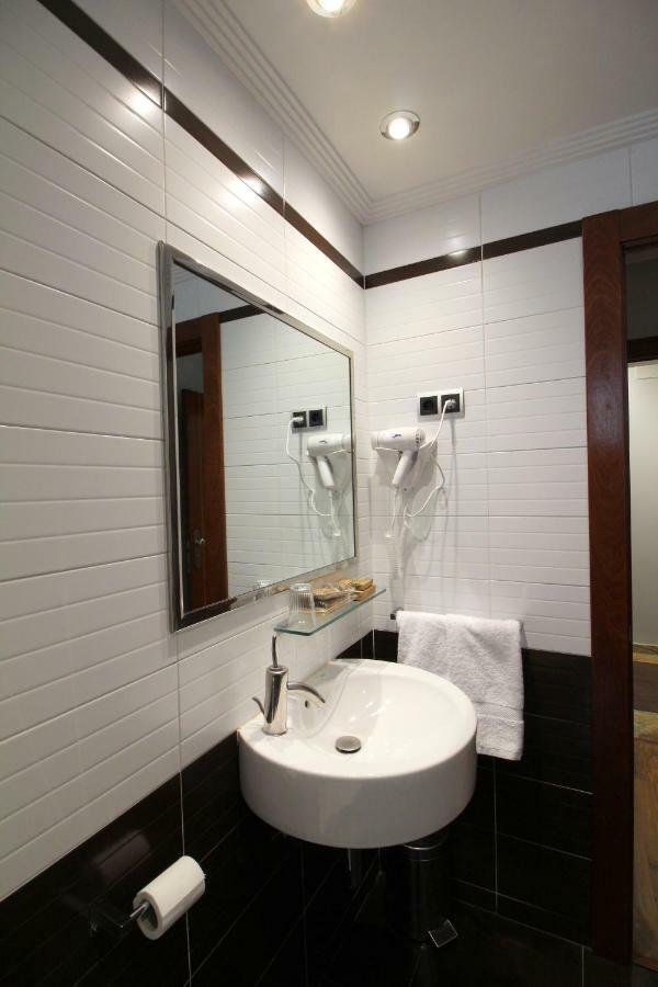 Hospedium Hotel La Casona Del Conde Noreña Zewnętrze zdjęcie