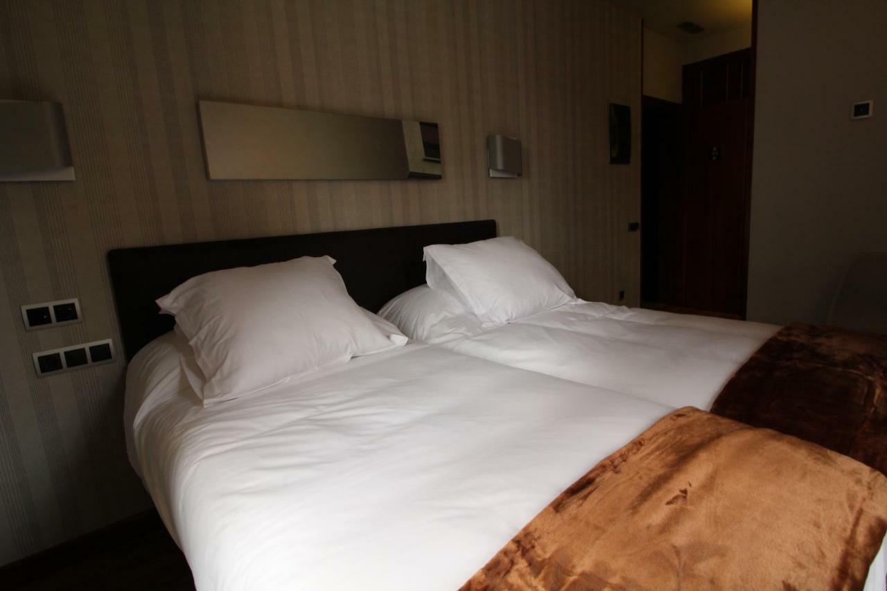 Hospedium Hotel La Casona Del Conde Noreña Zewnętrze zdjęcie