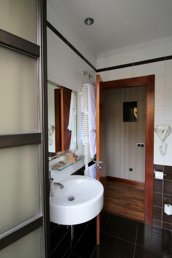 Hospedium Hotel La Casona Del Conde Noreña Zewnętrze zdjęcie